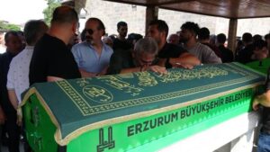 3 gencecik fidan toprağa verildi!n kazada hayatını kaybeden üç gencin de ailelerinin tek erkek evladı olduğu öğrenildi.