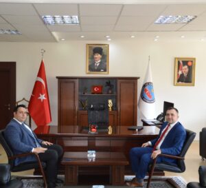 İSPİR KAYMAKAMI, PAZARYOLU KAYMAKAMINA  İADEİ ZİYARETTE BULUNDU